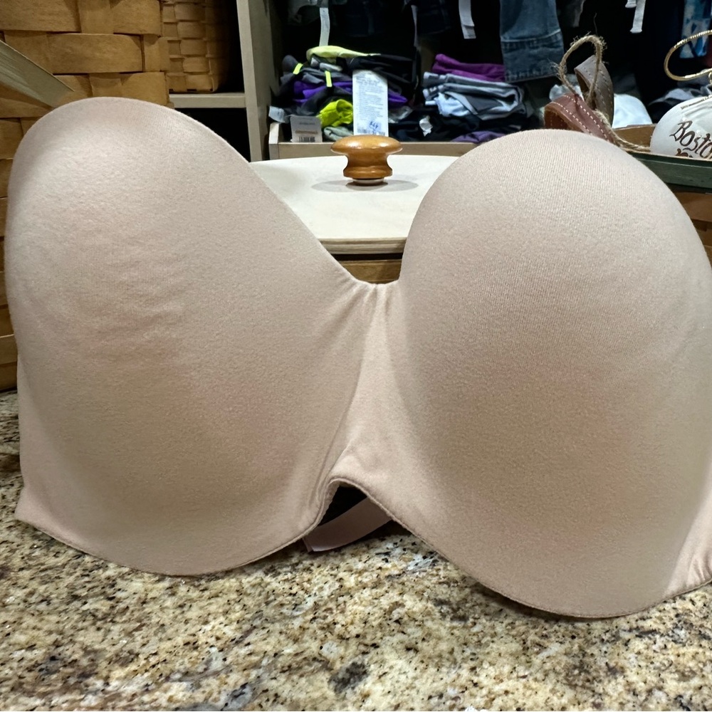 Victoria’s Secret Bra - NWT - Size 32DDD.